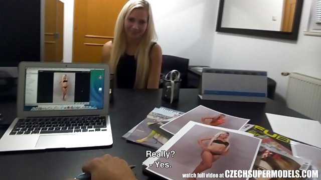 مالاتو با الاغ بزرگی روی صورت و گورهایش sexiseks category داستان سکسی تصویری page نشسته است