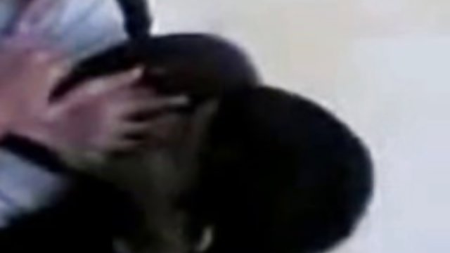 MILF سیاه و سفید با مشاع بزرگ ، تنه یک پسر را در کنار استخر پورن مصور مکیده است