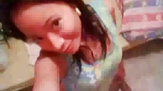 زیبایی مصورسکسی آسیایی برای او یک مودار فرفری در گربه و ماساژ گل آلود خود قرار داد