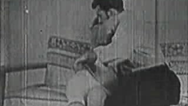 همسایگان تنهایی بدن خود را خودارضایی می کنند و شهوانیون نشان می دهند