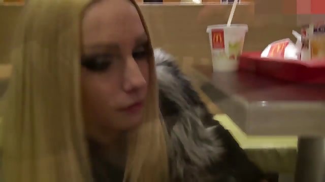 سبزه 18 ساله خواستار رابطه جنسی ولماسکسی با مردی 40 سال بزرگتر از خودش بود