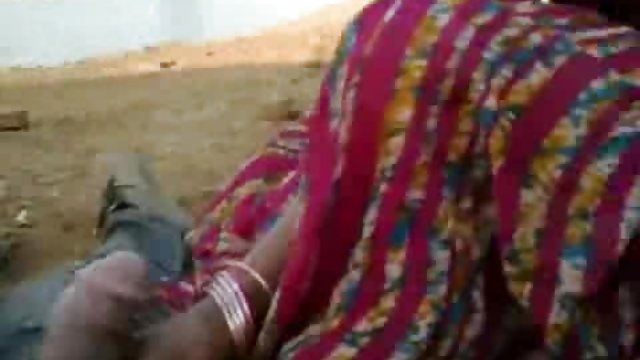 جوجه موجود در ماسک داستانهای مصورسکسی چرمی یک دوست پسر را به دوست خود می دهد و خودش را به او می دهد