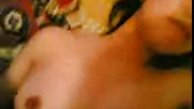 دختر روسی پس از دوش یک شانه را به الاغ خود وارد داستان های مصور سکسی کرد