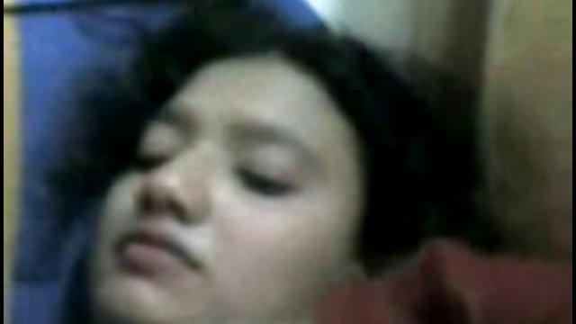 فاکر یک بلوند در مقعد را لگد مصورسکسی می زند و دوست خود را به یک مورب می دهد
