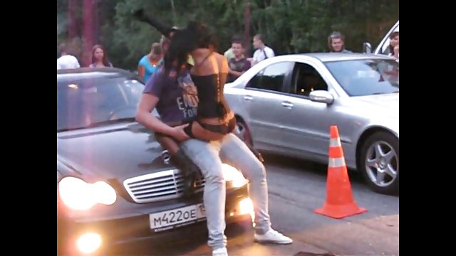 بلوند سینه بزرگ خودش را جلوی آینه نوازش می داستان سکسی مصور دهد