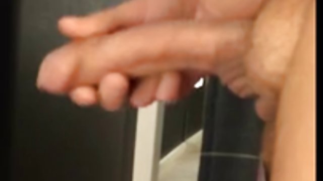 عروسک با تصاویر مصور سکسی مشاعره بزرگ با یک پسر در پیک نیک شراب می نوشد و او را به ماندا می دهد