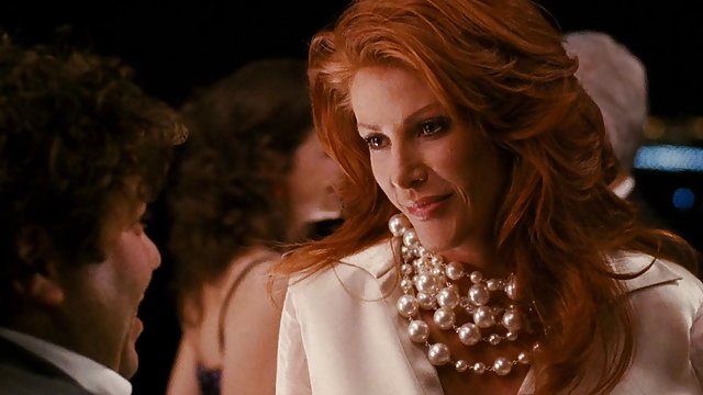 جولیا آنت بوسی ، MILF Busty کلاه را در دوش نشان داد تصاویر سکسی مصور