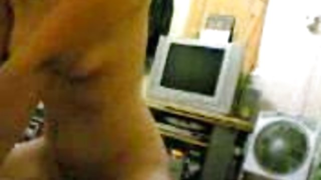 زن زیبا هنگام لعنتی یک مرد سیاه ناله داستانهای تصویری سکسی می کند