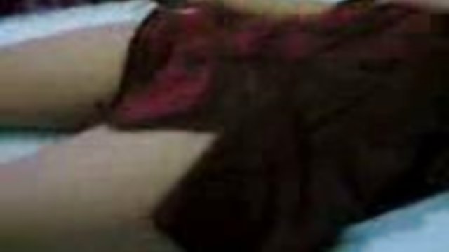جوجه شیرین باعث ایجاد کیرمصنوعی از شهوانیون blowjob و خودارضایی در دوربین می شود